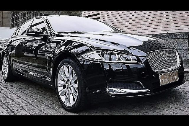 Jaguar XF Preto - 3