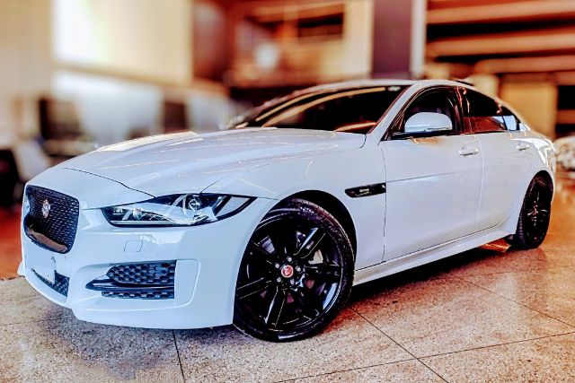 Jaguar XE RSport Branco - 1